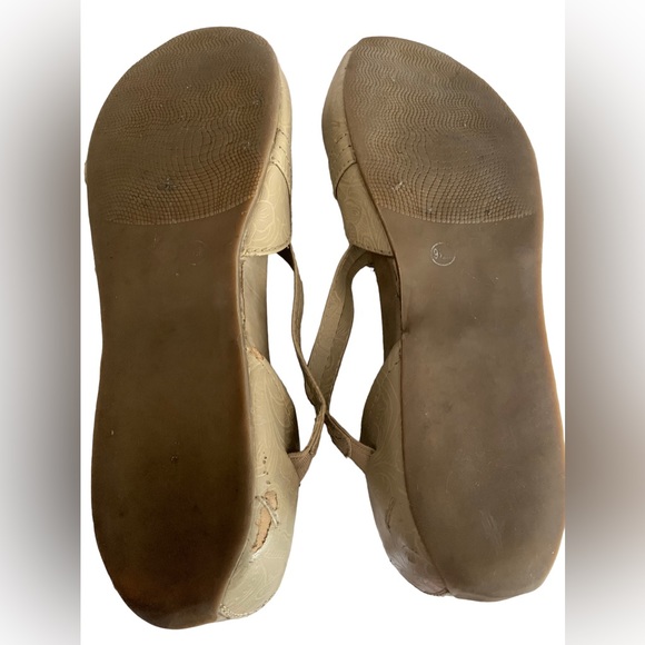 AXXIOM Tan Floral Pattern Arch Support Mary Jane Straps Womans Comfortable Shoes - Picture 14 of 14